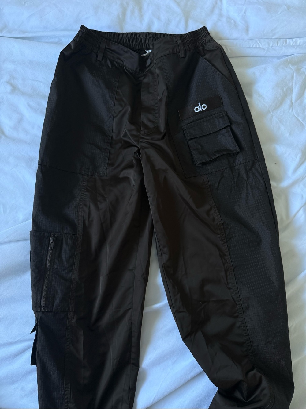 ALO Yoga Men’s Black Utility Cargo Pants